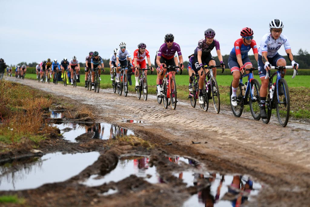 The Paris-Roubaix Femmes riders had to deal with difficult conditions