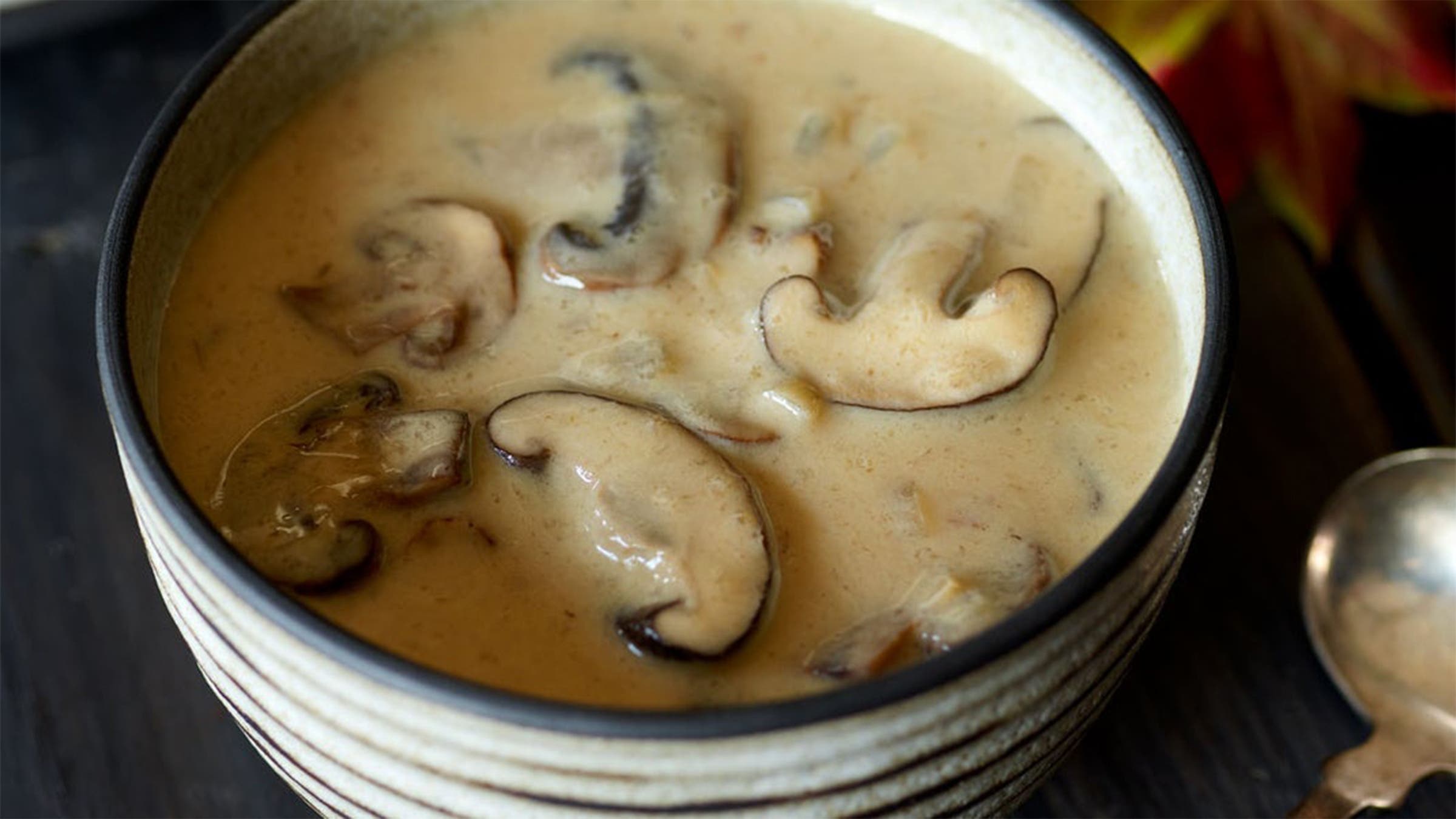 Mushroom-shallot gravy