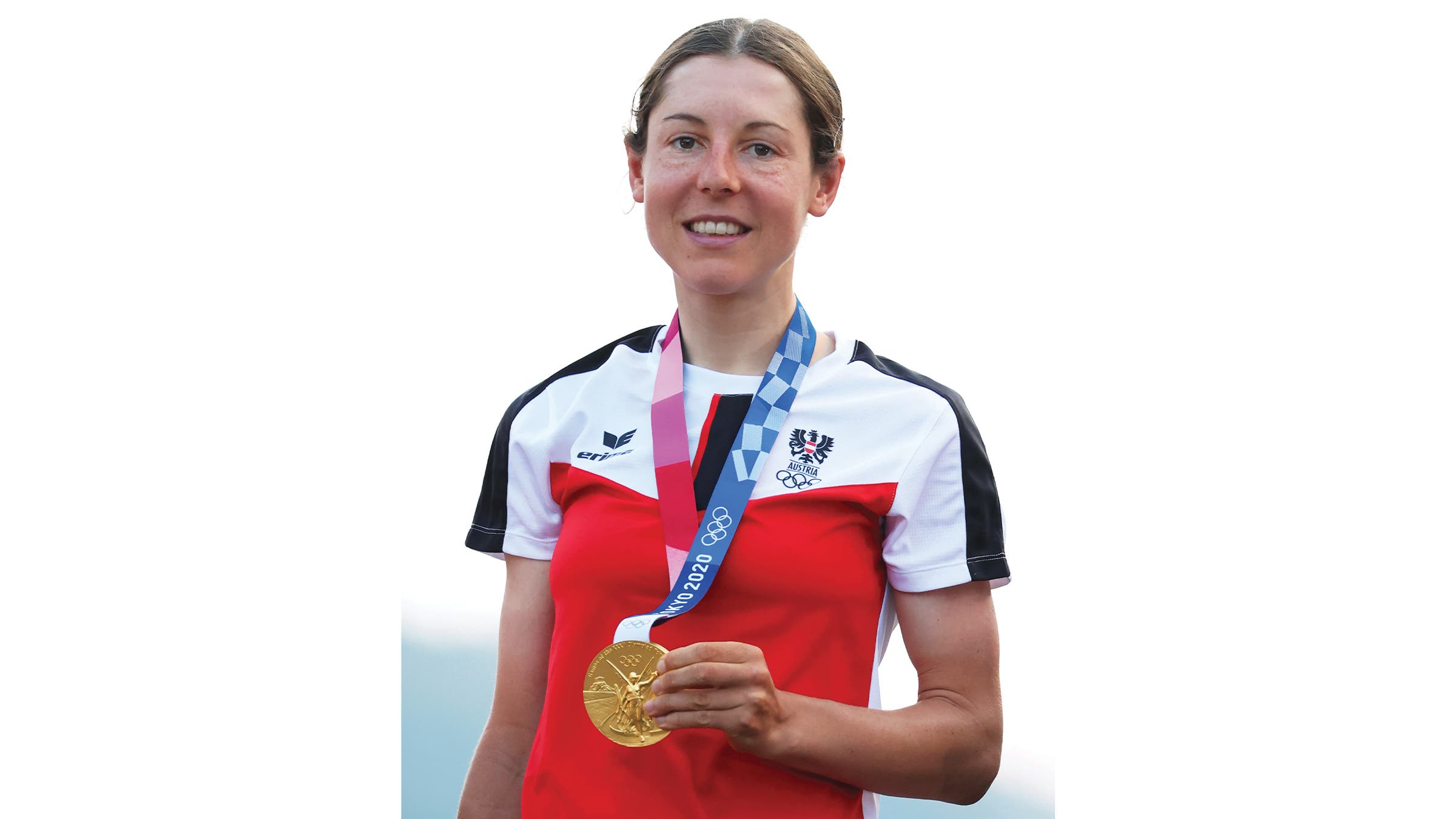 Anna Kiesenhofer with her Olympic gold medal