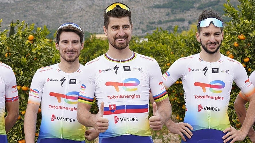 Peter Sagan shows off the new TotalEnergies jersey