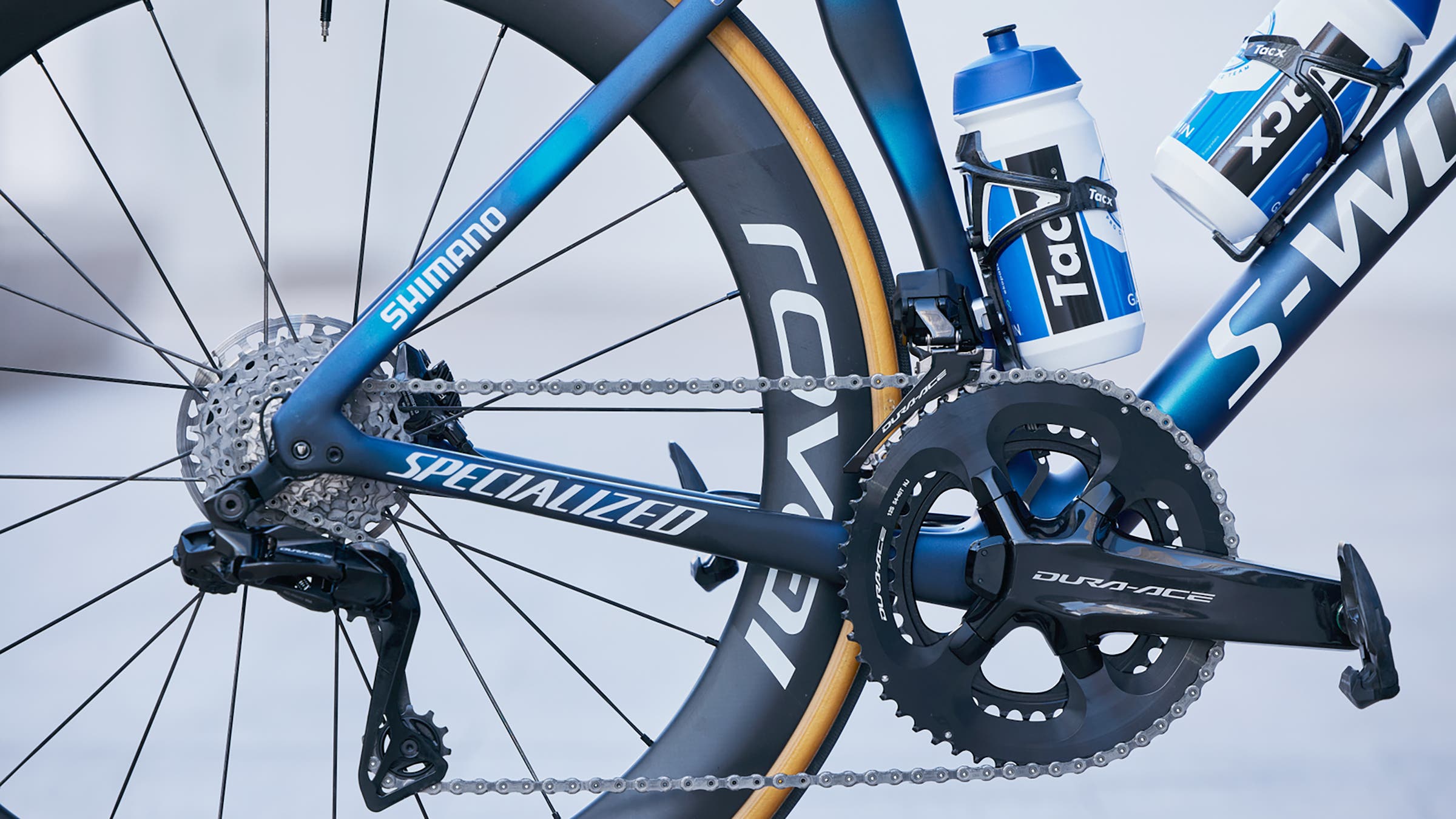 Shimano remains as component partner, and the 2022 Quick-Step Alpha Vinyl Tarmac SL7 bikes are fit with the Dura-Ace 9270 group.