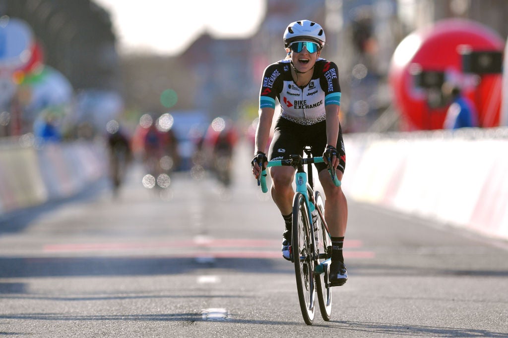 Grace Brown held off the chasers to win De Panne in 2021