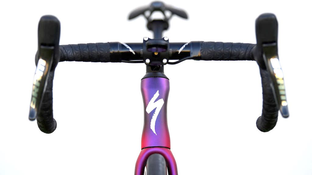 Mechanics can rejoice: the 2022 Specialized Tarmac SL7 with SD Worx colors does not feature a fully integrated cockpit with flattened, aerodynamic bars.