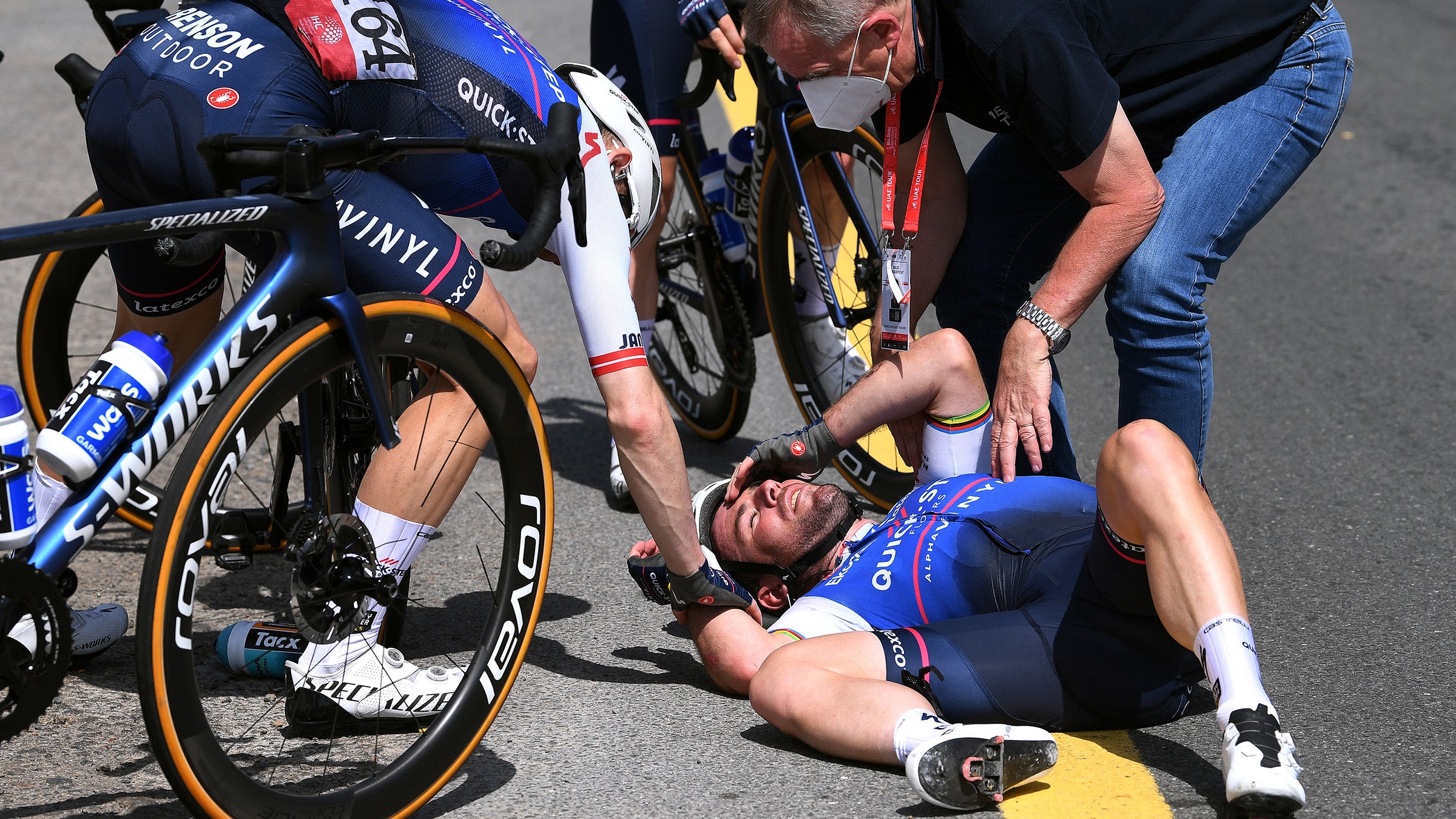 Mark Cavendish crashed on stage 4 of the 2022 UAE Tour.