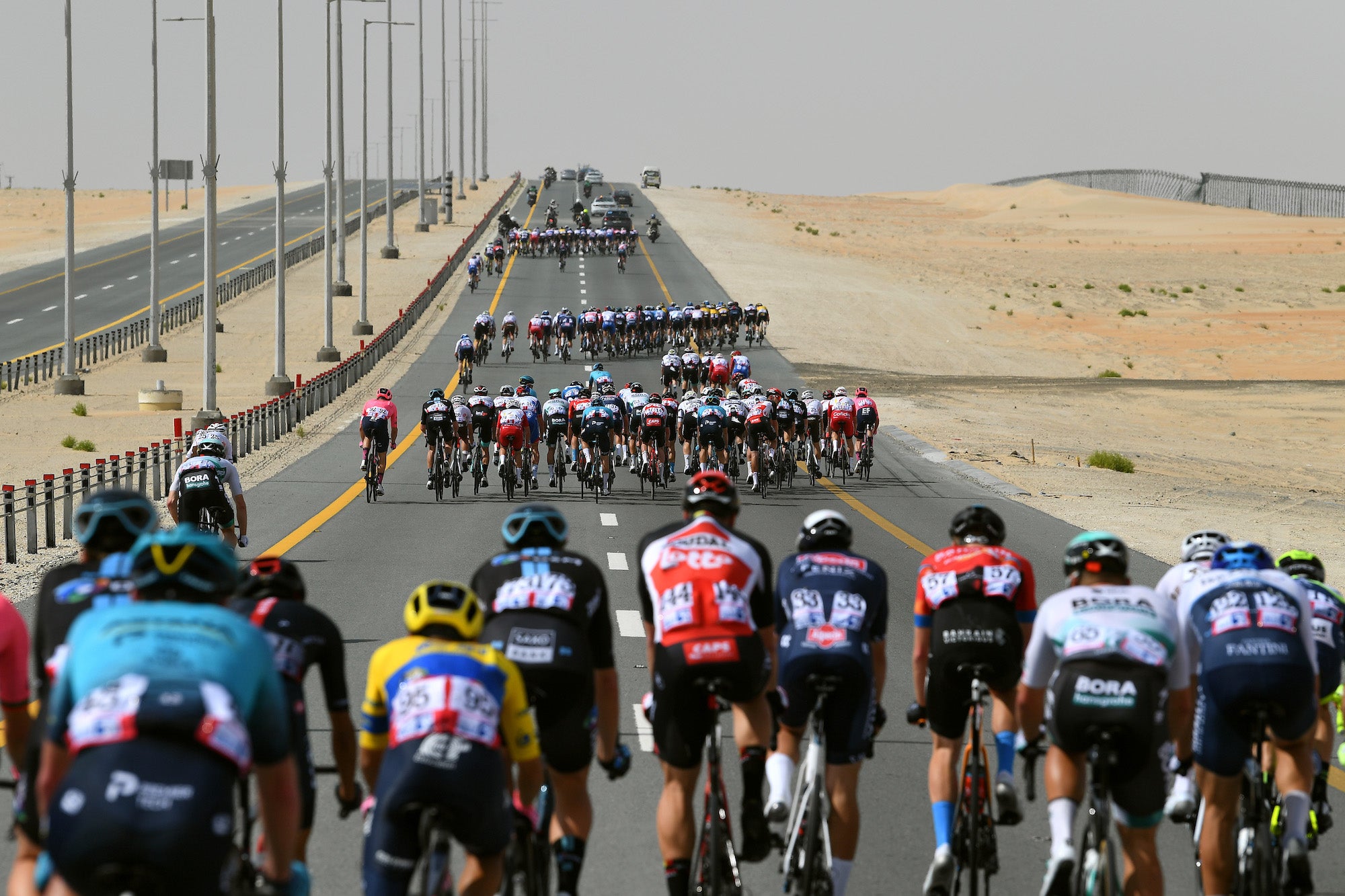 ABU DHABI, UNITED ARAB EMIRATES - FEBRUARY 21: The Peloton riding in echelons formation due crosswind during the 3rd UAE Tour 2021, Stage 1 a 176km stage from Al Dhafra Castle to Al Mirfa / Desert / Landscape / #UAETour / on February 21, 2021 in Abu Dhabi, United Arab Emirates. (Photo by Tim de Waele/Getty Images)