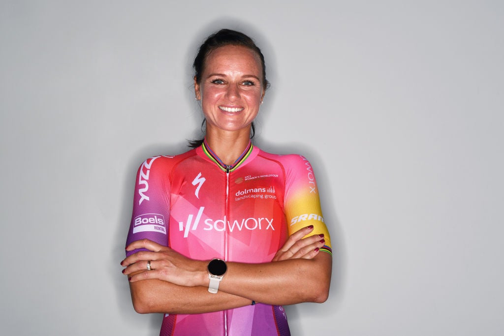 Chantal van den Broek-Blaak will ride with SD Worx through 2024