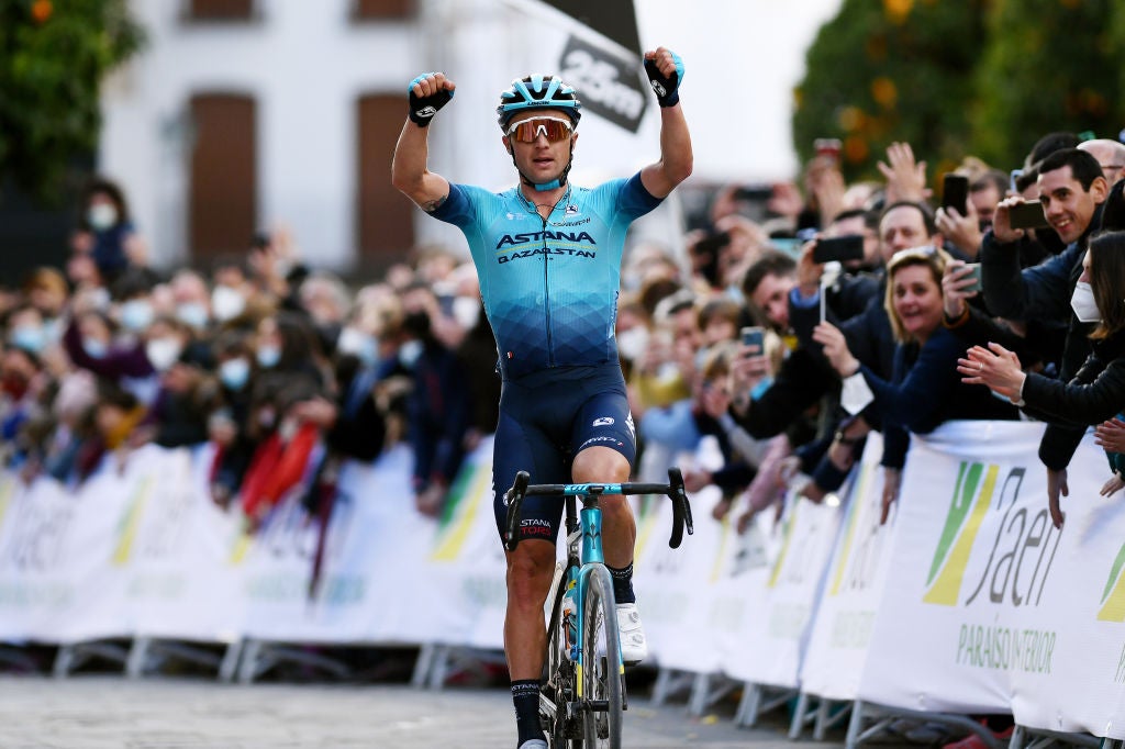 Alexey Lutsenko wins the Clásica Jaén Paraíso Interior