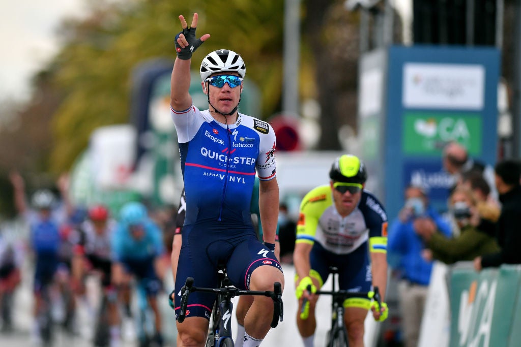 Fabio Jakobsen wins the opening stage of the Volta ao Algarve