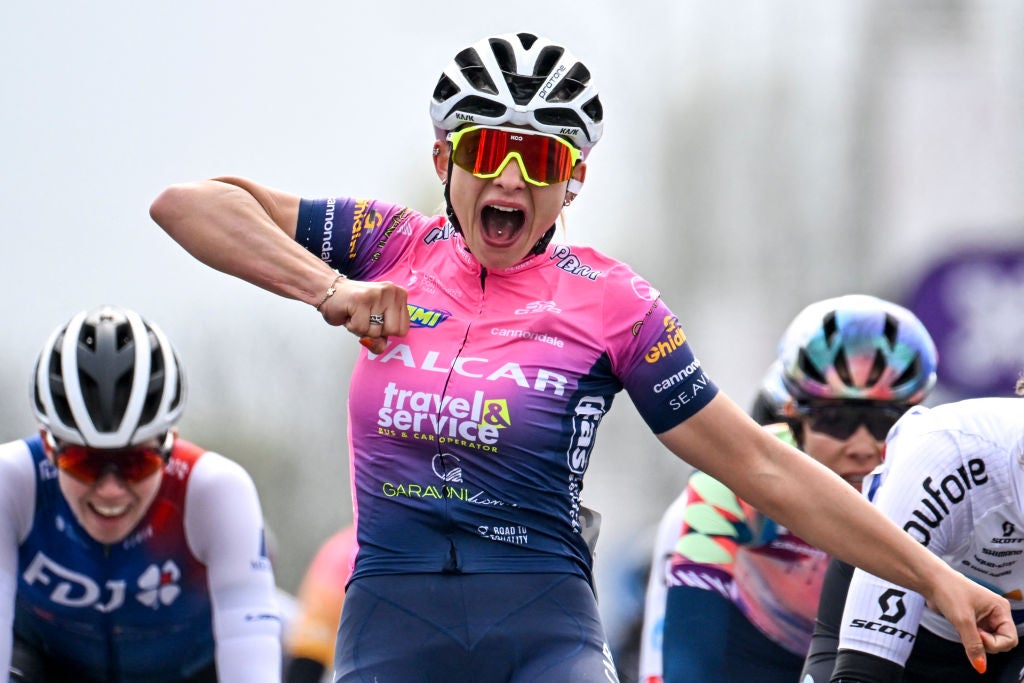 Chiara Consonni celebrates her Dwars door Vlaanderen win