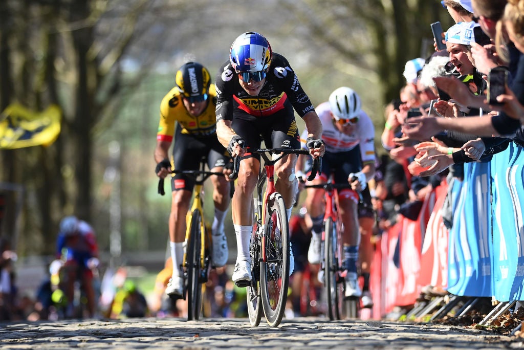 Wout van Aert leads the way in Gent-Wevelgem