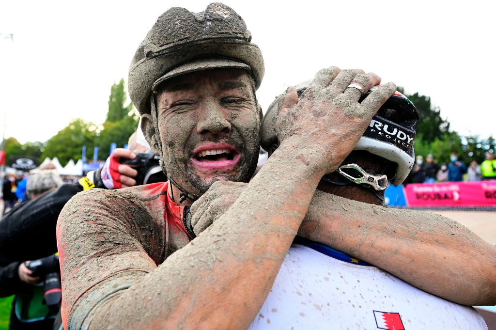 Heinrich Haussler hugs Sonny Colbrelli at the 2021 Paris-Roubaix