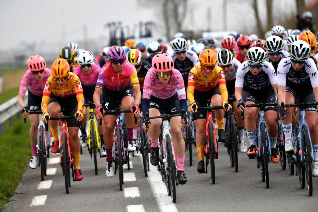 Lizzy Banks on the front of the peloton at Gent-Wevelgem