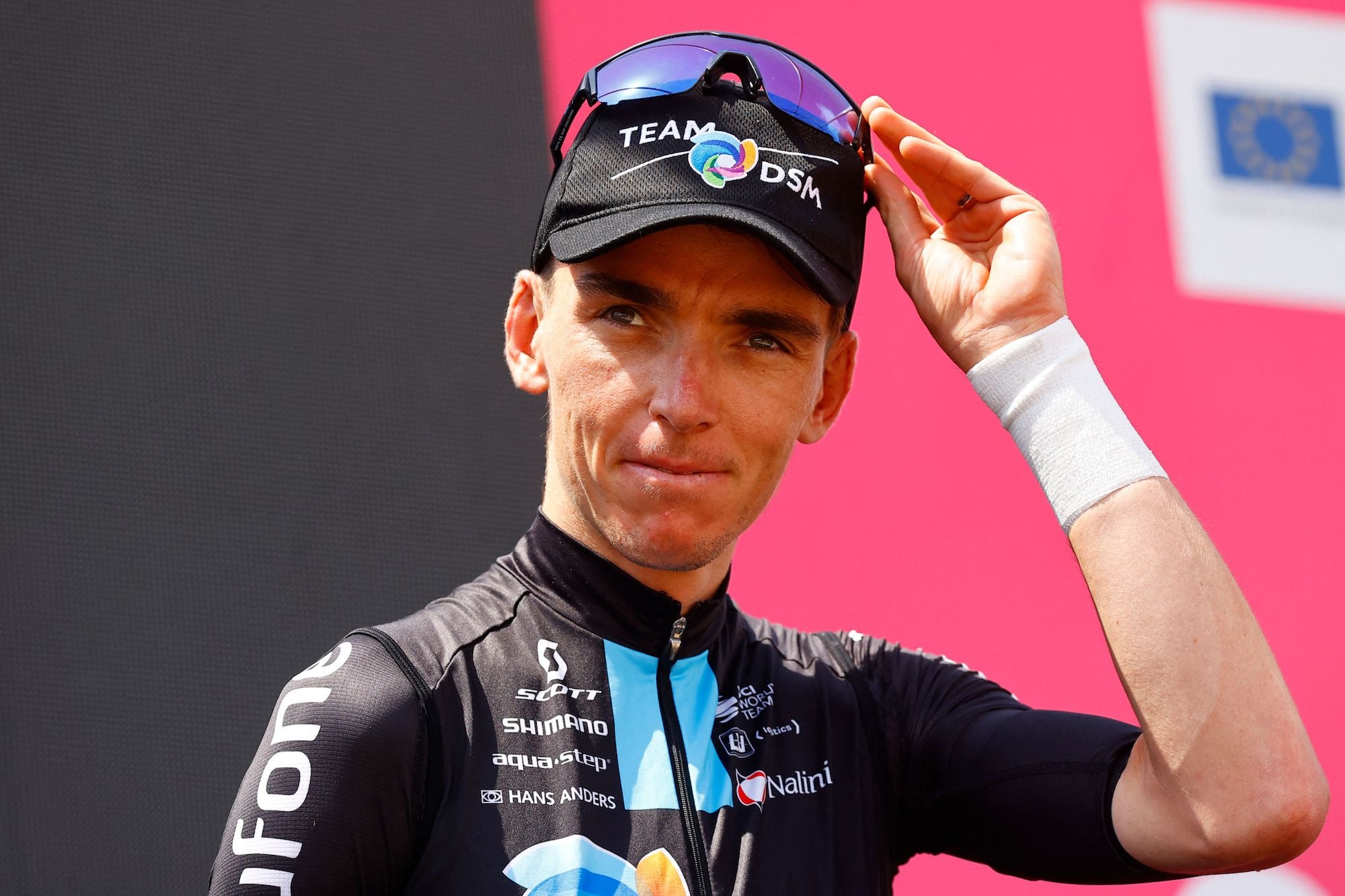 Romain Bardet is emerging as a podium contender early in the 2022 Giro.