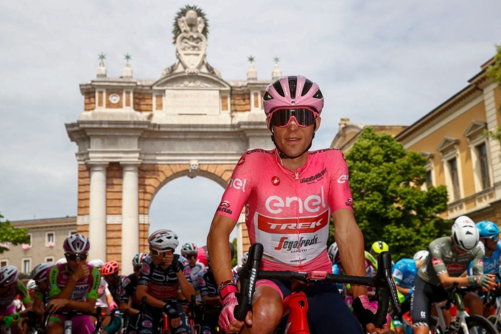 Juan Pedro López in the pink jersey
