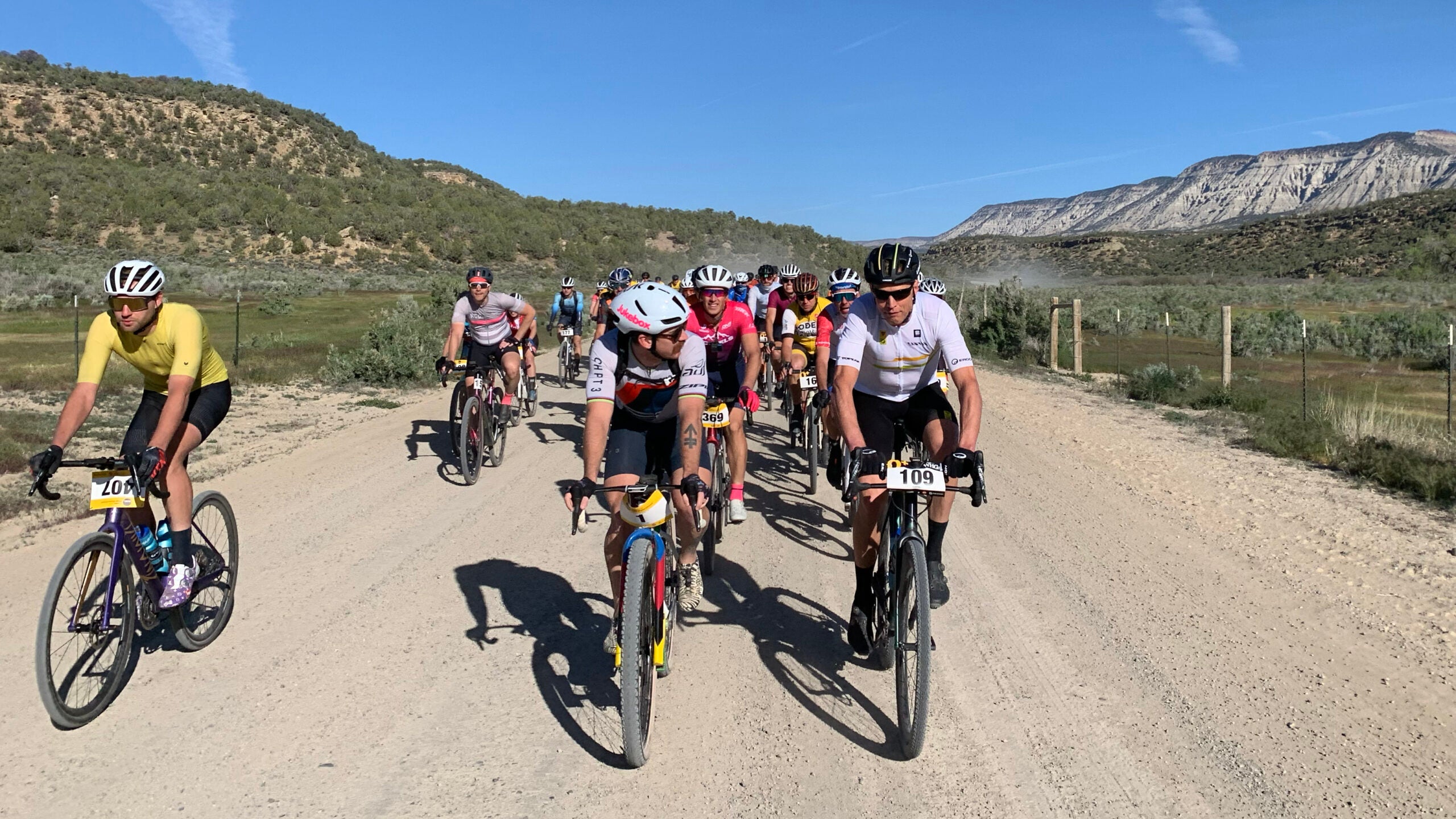 Ashton Lambie and Dave Wiens chat during the neutral rollout of the 2022 Wild Horse Gravel.