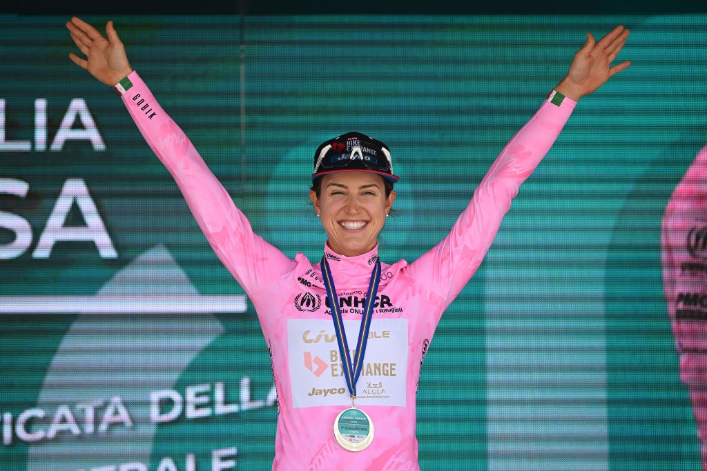 CAGLIARI, ITALY - JUNE 30: Kristen Faulkner of United States and Team BikeExchange - Jayco celebrates at podium as pink leader jersey winner during the 33rd Giro d'Italia Donne 2022 - Stage 1 a 4,7km individual time trial stage from Cagliari to Cagliari / ITT / #GiroDonne / #UCIWWT / on June 30, 2022 in Cagliari, Italy. (Photo by Dario Belingheri/Getty Images,)