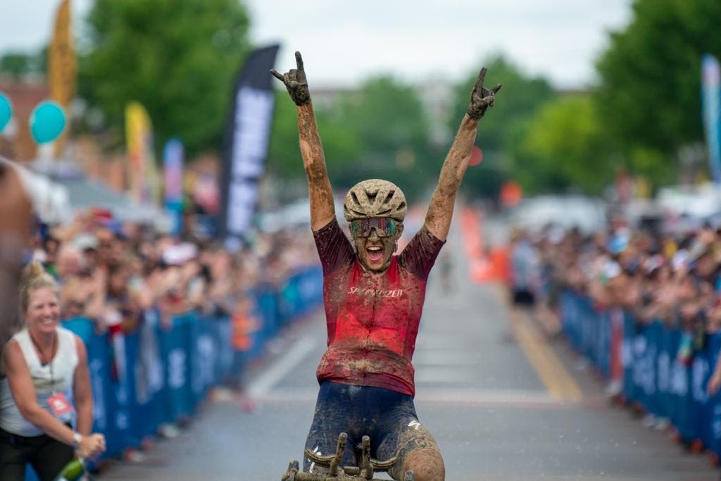Unbound Gravel 200: Sofia Gomez Villafañe storms to the win