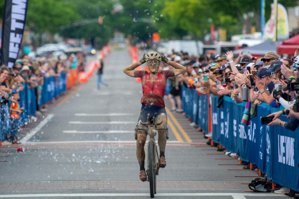 Unbound Gravel 200: Sofia Gomez Villafañe storms to the win