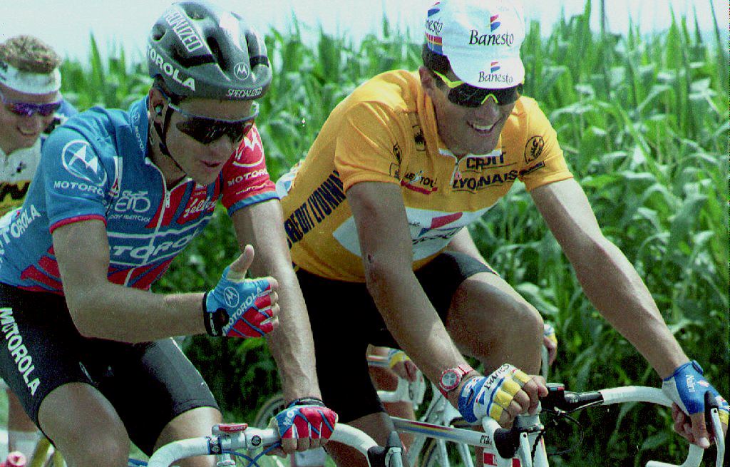 Andy Hampsten and eventual race winner Miguel Indurain during the 1992 Tour de France, where Hampsten won atop Alpe d'Huez. 
