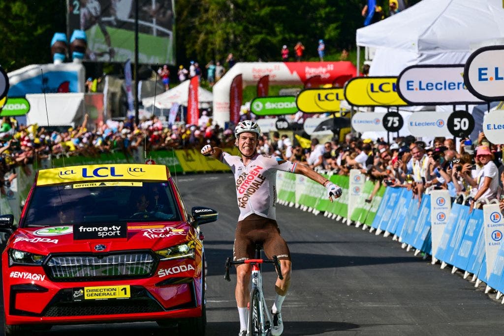 Bob Jungels wins stage 9 of the TOur de France