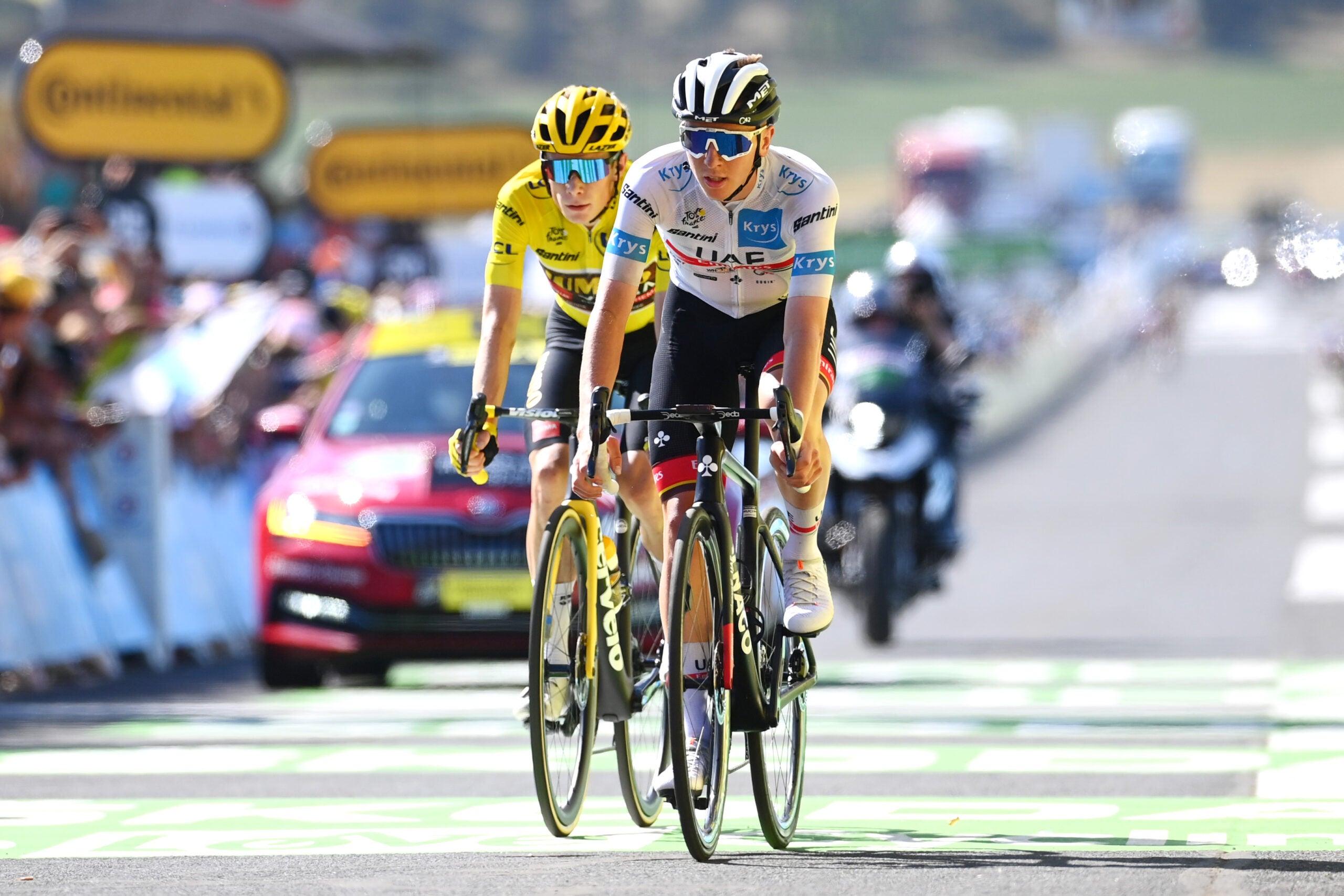MENDE, FRANCE - JULY 16: (L-R) Jonas Vingegaard Rasmussen of Denmark and Team Jumbo - Visma Yellow Leader Jersey and Tadej Pogacar of Slovenia and UAE Team Emirates white best young jersey cross the finishing line during the 109th Tour de France 2022, Stage 14 a 192,5km stage from Saint-Etienne to Mende 1009m / #TDF2022 / #WorldTour / on July 16, 2022 in Mende, France. (Photo by Tim de Waele/Getty Images)