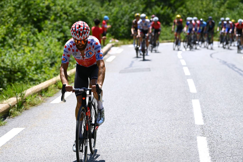 Simon Geschke tries to get into the break