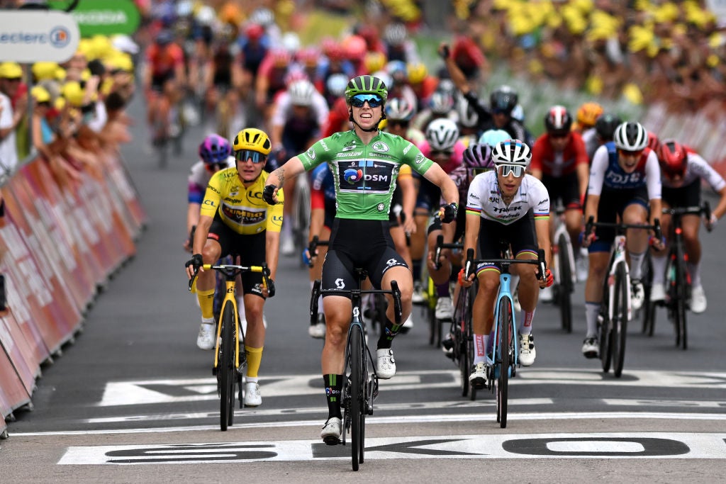 Lorena Wiebes wins stage 5 of the Tour de France Femmes