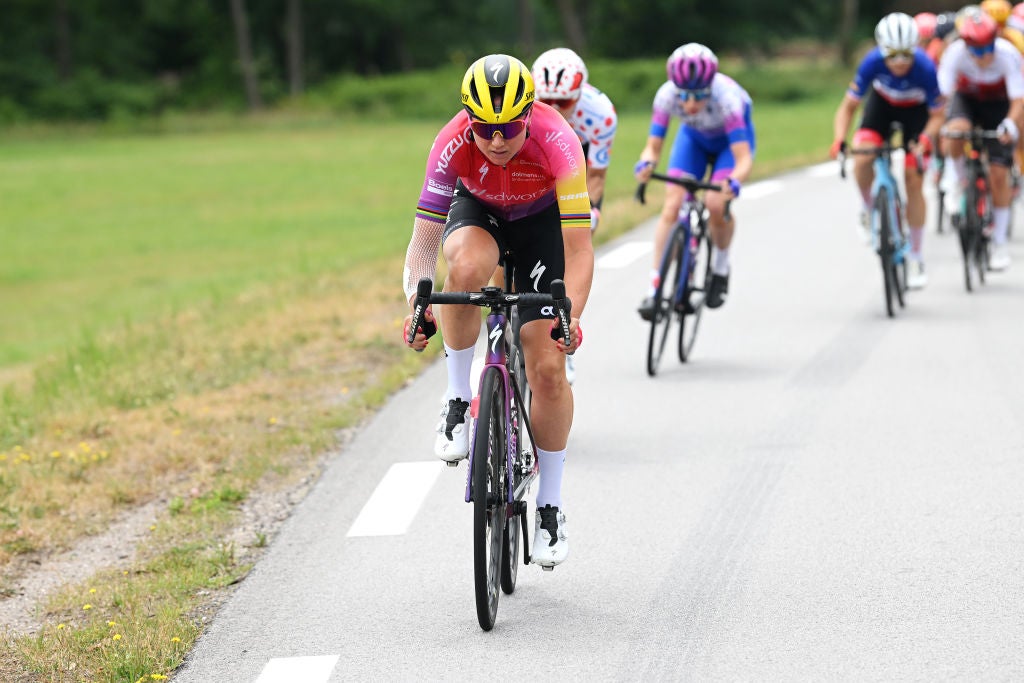 Chantal van den Broek-Blaak attacking during stage 6