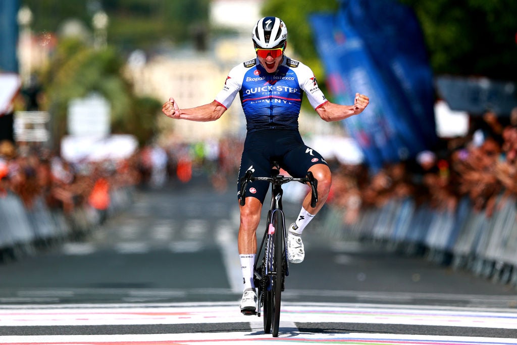 SAN SEBASTIAN, SPAIN - JULY 30: Remco Evenepoel of Belgium and Team Quick-Step - Alpha Vinyl celebrates winning during the 42nd Donostia San Sebastian Klasikoa 2022 - Men's Elite a 224,8km race from San Sebastian to San Sebastian / #Klasikoa2022 / on July 30, 2022 in San Sebastian, Spain. (Photo by Gonzalo Arroyo Moreno/Getty Images)