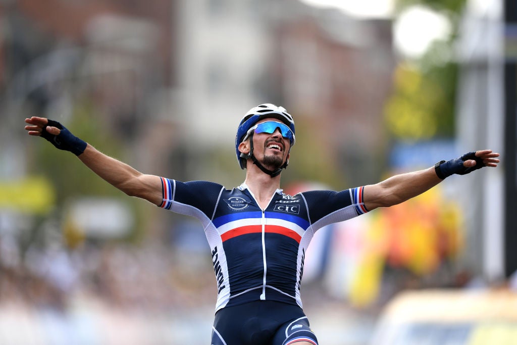 LEUVEN, BELGIUM - SEPTEMBER 26: Julian Alaphilippe of France celebrates at finish line as race winner during the 94th UCI Road World Championships 2021 - Men Elite Road Race a 268,3km race from Antwerp to Leuven / #flanders2021 / on September 26, 2021 in Leuven, Belgium. (Photo by Tim de Waele/Getty Images)