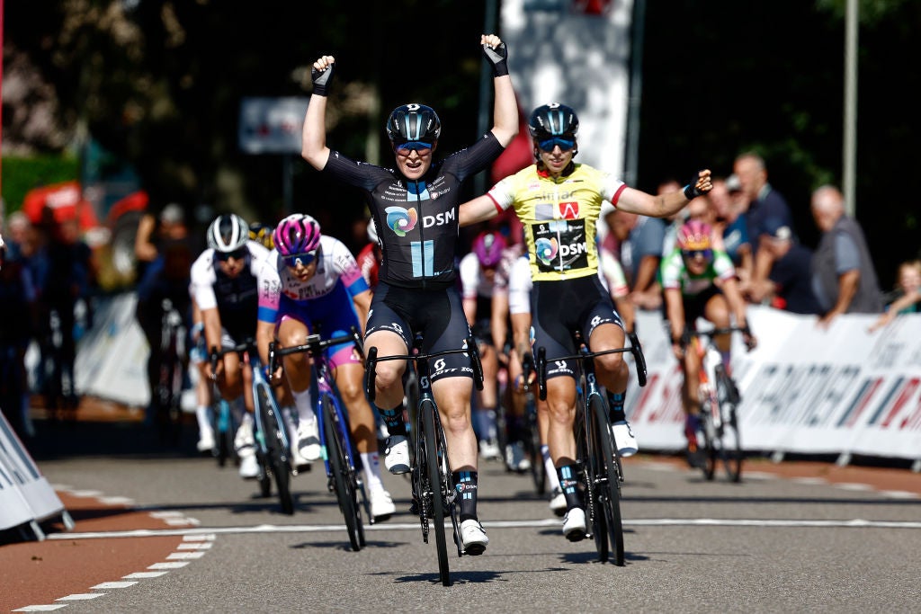 Charlotte Kool wins ahead of teammate Lorena Wiebes