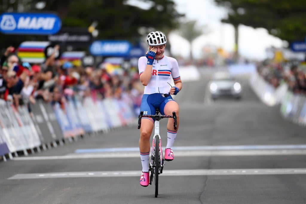 WOLLONGONG, AUSTRALIA - SEPTEMBER 24: Zoe Backstedt of United Kingdom celebrates winning during the 95th UCI Road World Championships 2022 - Women Junior Road Race a 67,2km one day race from Helensburgh to Wollongong / #Wollongong2022 / on September 24, 2022 in Wollongong, Australia. (Photo by Tim de Waele/Getty Images)
