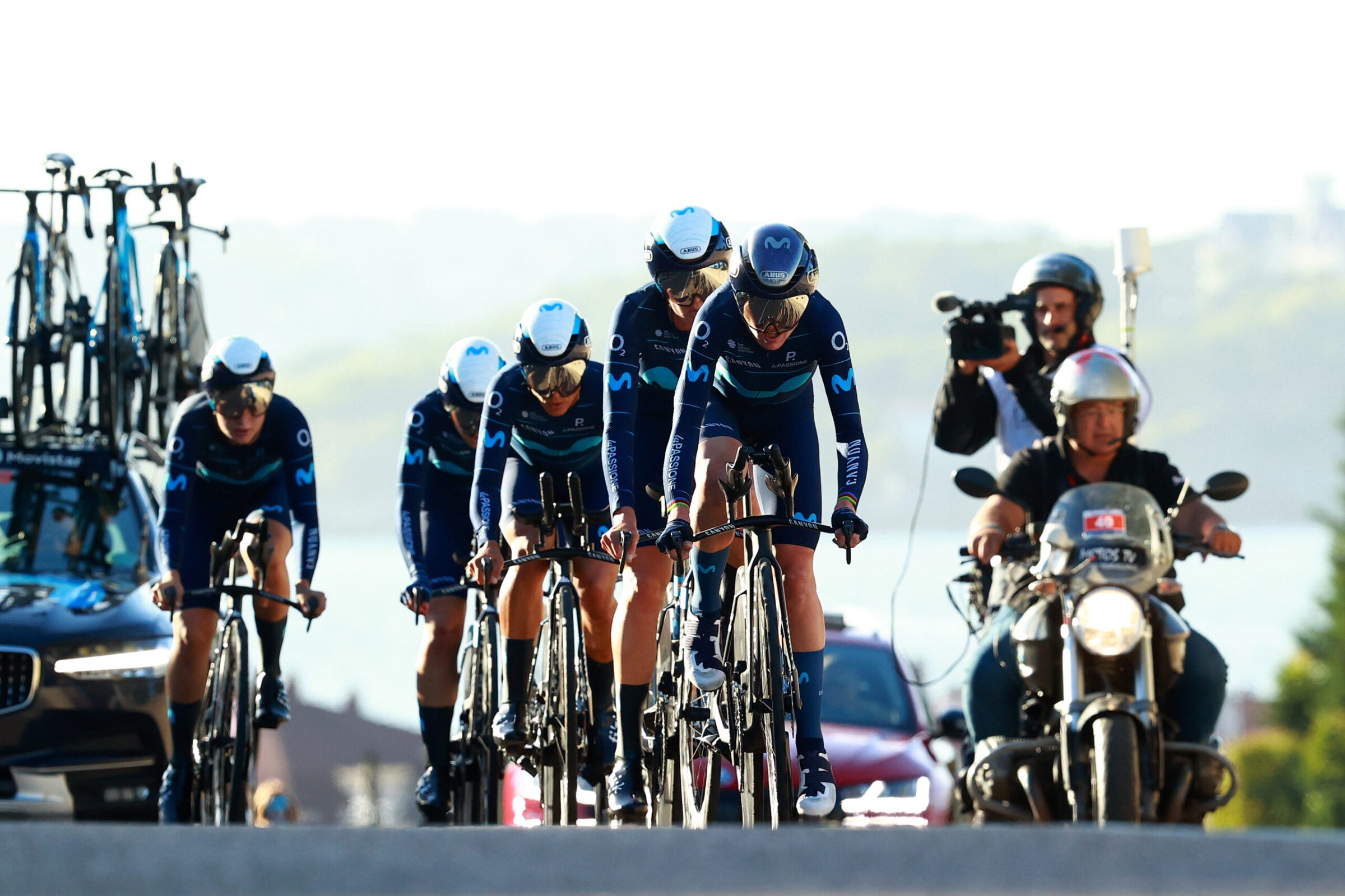 MARINA DE CUDEYO, SPAIN - SEPTEMBER 07: Annemiek Van Vleuten of Netherlands and Movistar Team Women with teammates sprint during the 8th Ceratizit Challenge By La Vuelta 2022, Stage 1 a 19,9km team time trial stage from Marina de Cudeyo to Marina de Cudeyo / #CERATIZITChallenge22 / #UCIWWT / on September 07, 2022 in Marina de Cudeyo, Spain. (Photo by Gonzalo Arroyo Moreno/Getty Images)