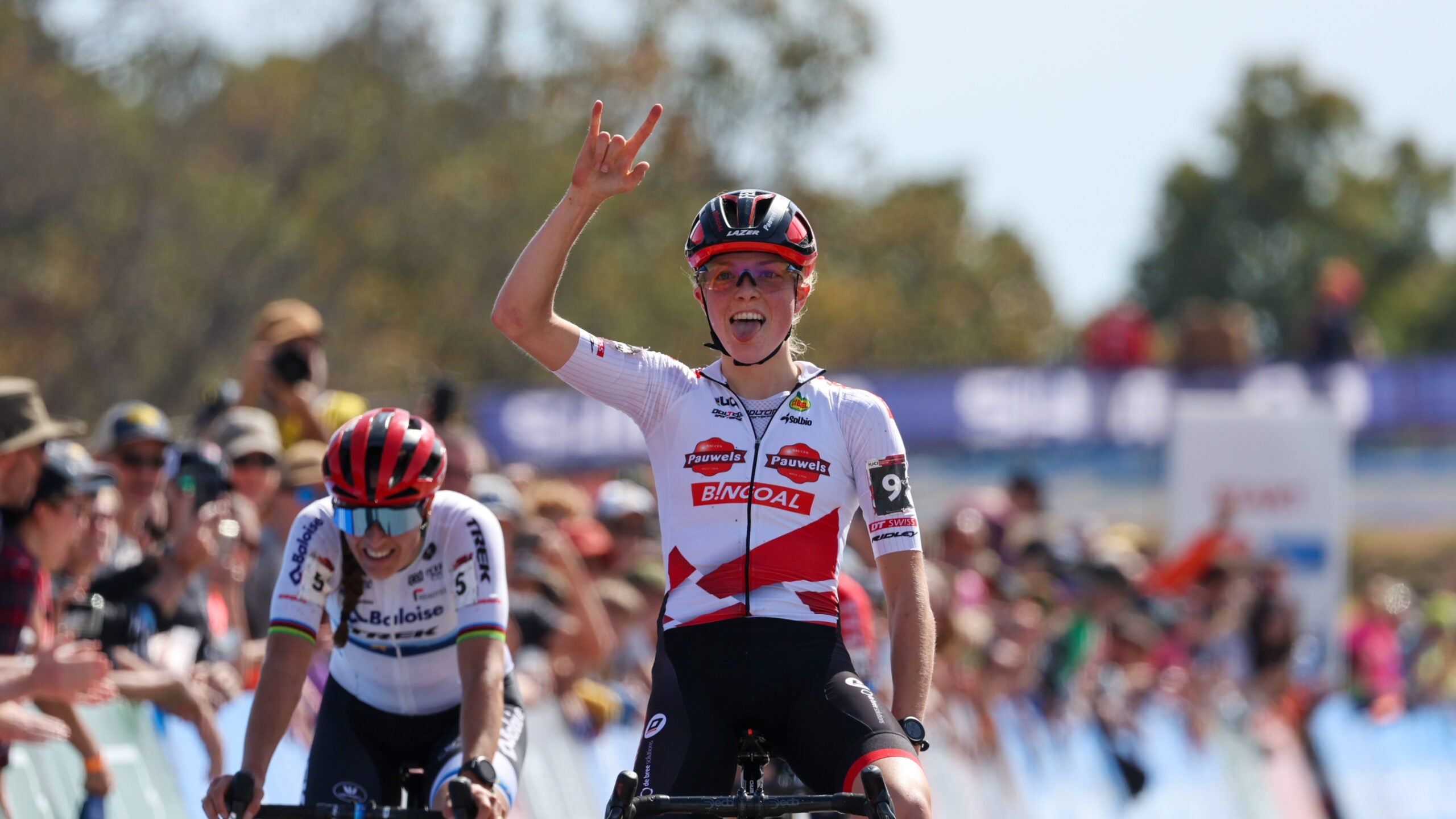 Fem van Empel beats Lucinda Brand to win 2022 World Cup Fayetteville