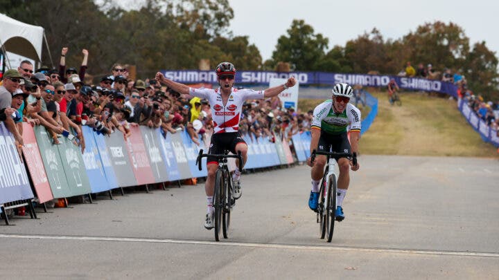 Eli Iserbyt (Pauwels Sauzen-Bingoal) outsprints Laurens Sweeck (Crelan-Fristads) to win 2022 World Cup Fayetteville