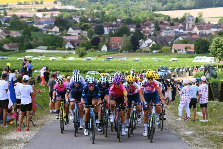 Big crowds turned out to watch the Tour de France Femmes in 2022