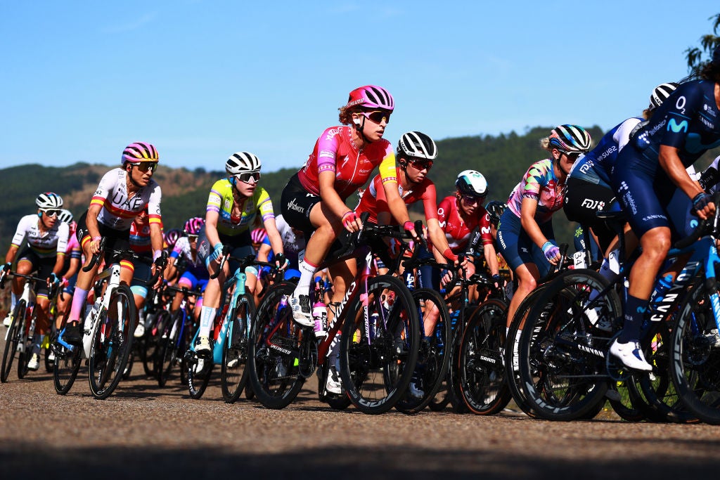 The women's peloton at the Vuelta
