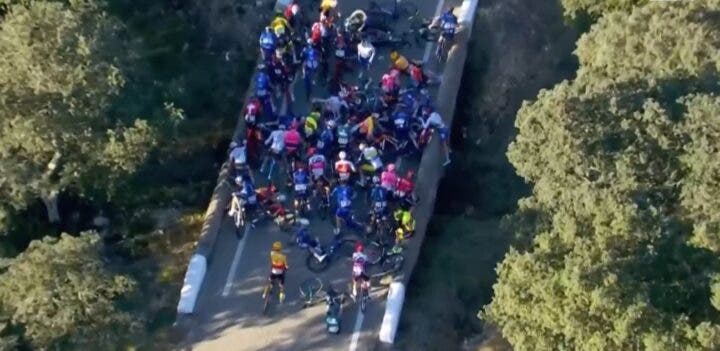Crash during stage 2 of Etoile de Besseges