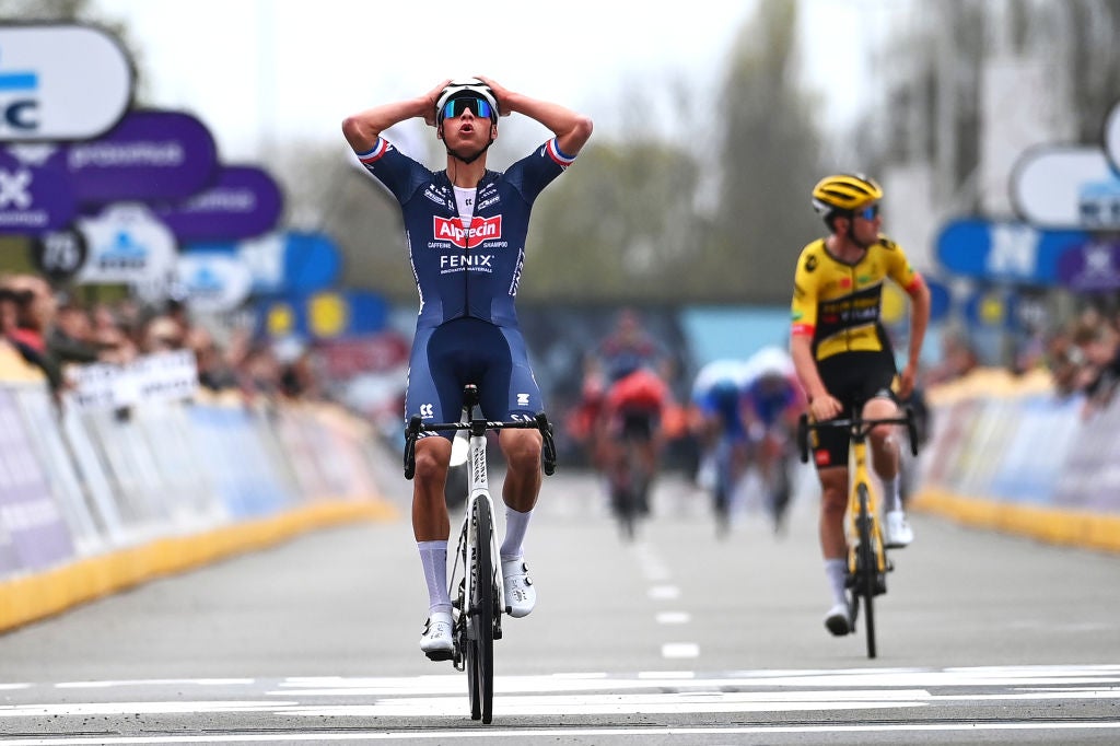 With racers like MvdP absent from Dwars, rivals like Benoot will see chances.