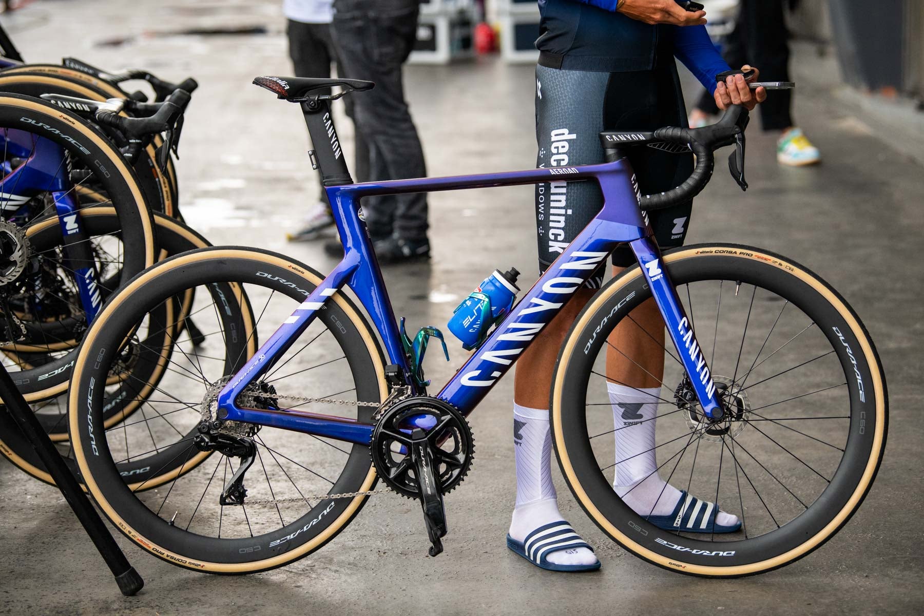 自転車本体 CANYON Aeroad CFR Alpecin-Fenix 2022 Unboxing CANYON AEROAD 2022 Team Alpecin Fenix color - YouTube