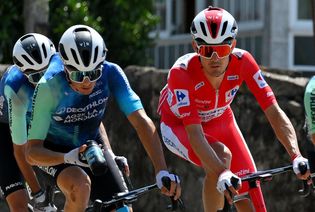 4 'yellow cards' in Vuelta after controversial race blocking move