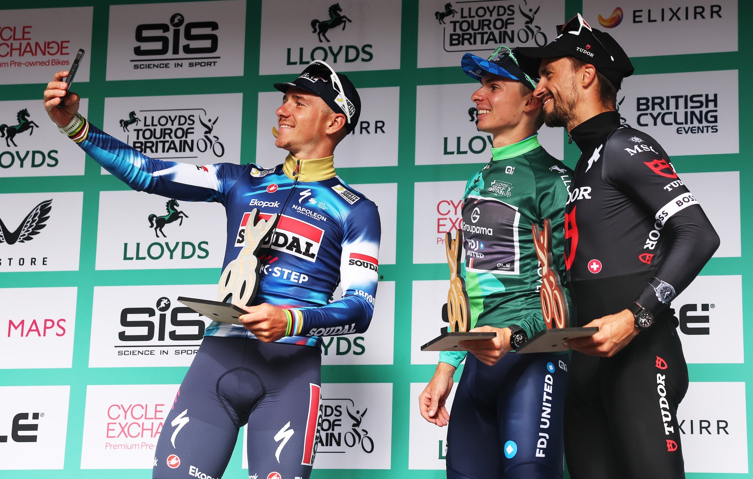 Remco Evenepoel (Soudal Quick-Step) on the podium with Tour of Britain winner Romain Gregoire and third-placed rider Julian Alaphilippe (Photo: Alex Livesey/Getty Images)