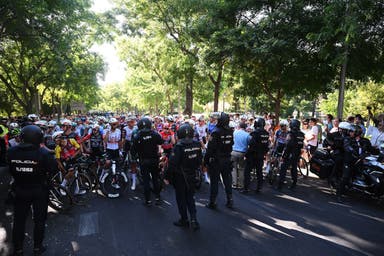 Vuelta a España Final Stage, Podium Ceremony Canceled after Protesters Block Madrid Circuit