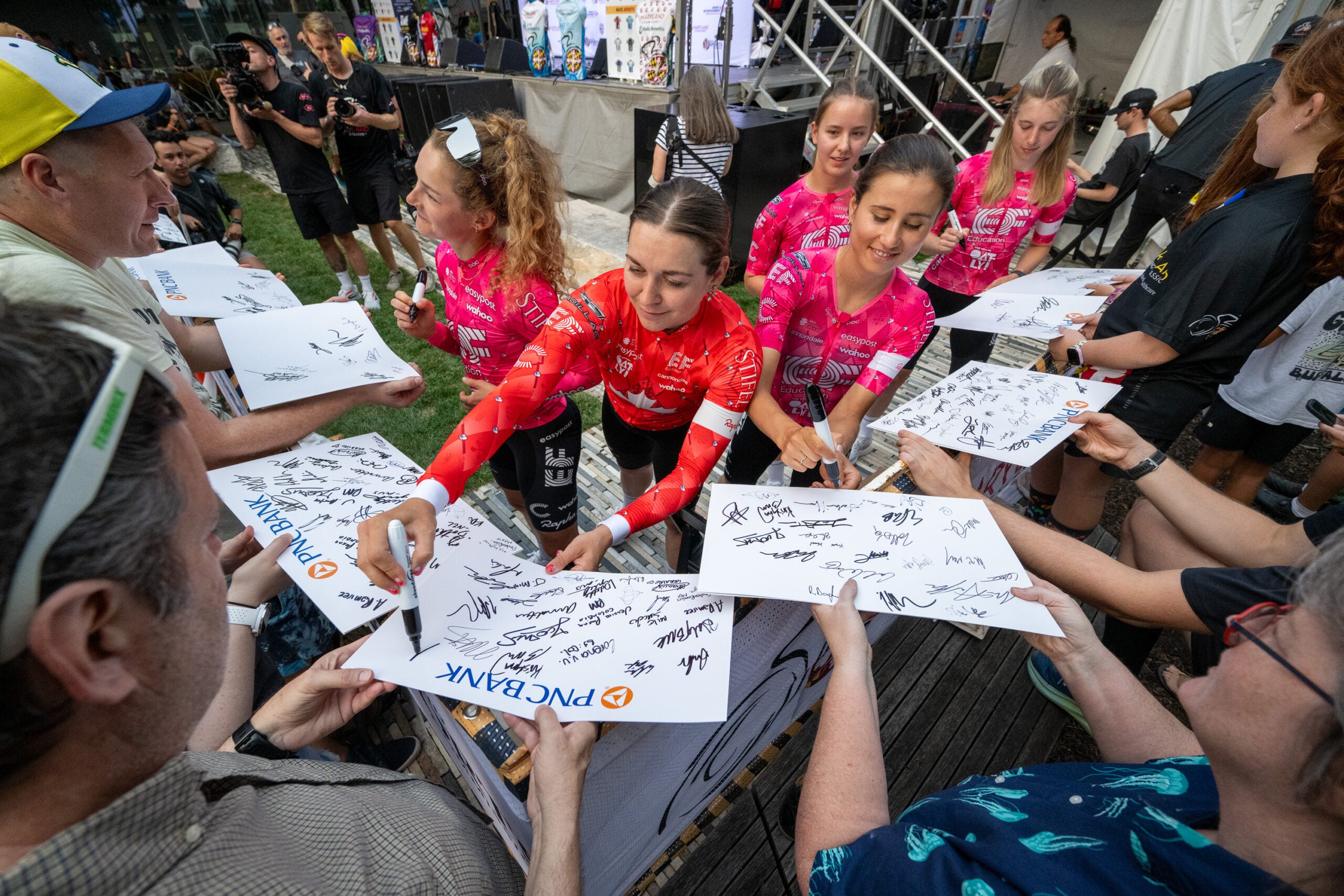 https://velo.outsideonline.com/wp-content/uploads/2025/09/Women-team-introduction-scaled.jpg