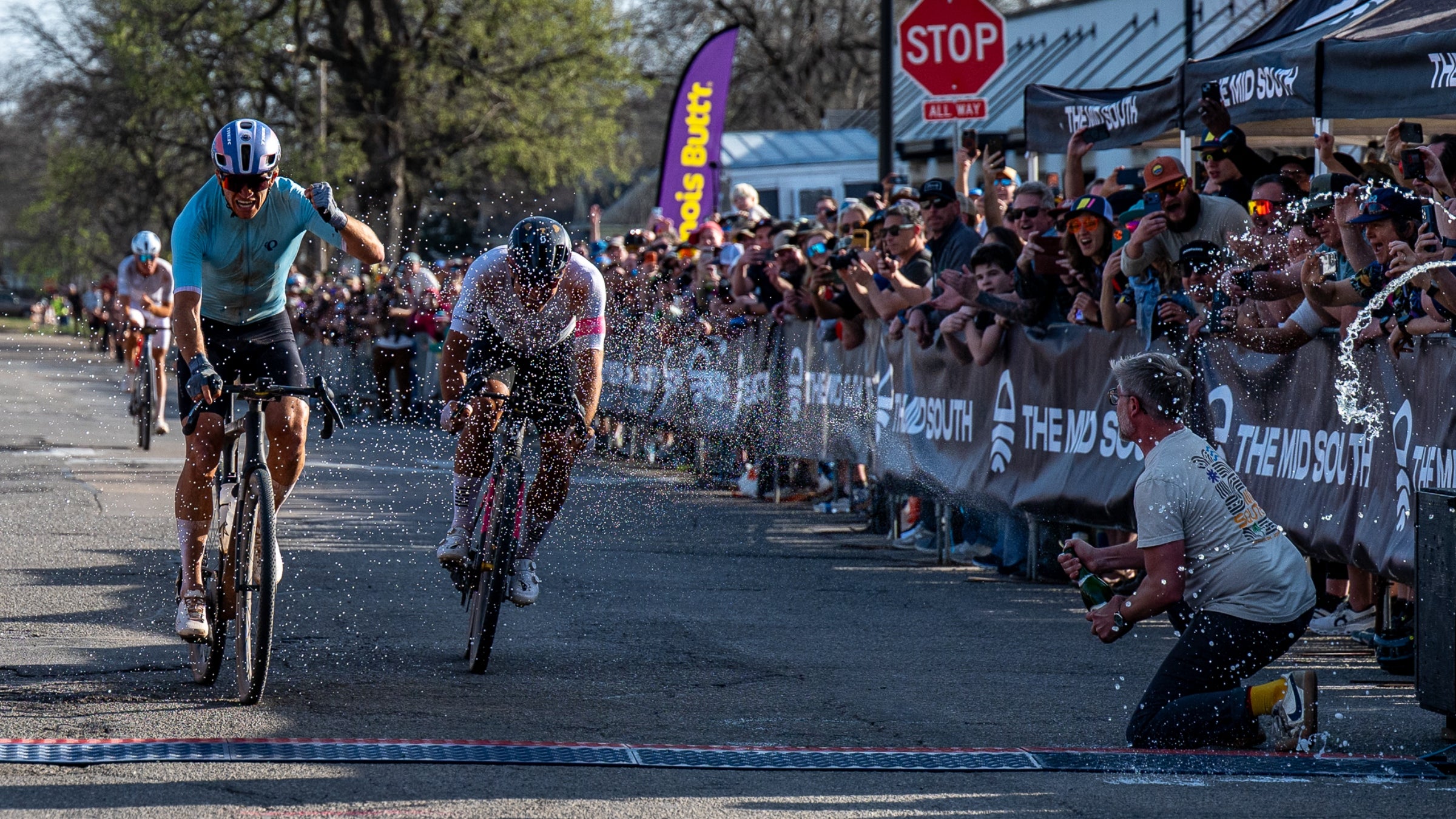 The sprint finish at the ends of the men's race at Mid South Gravel.